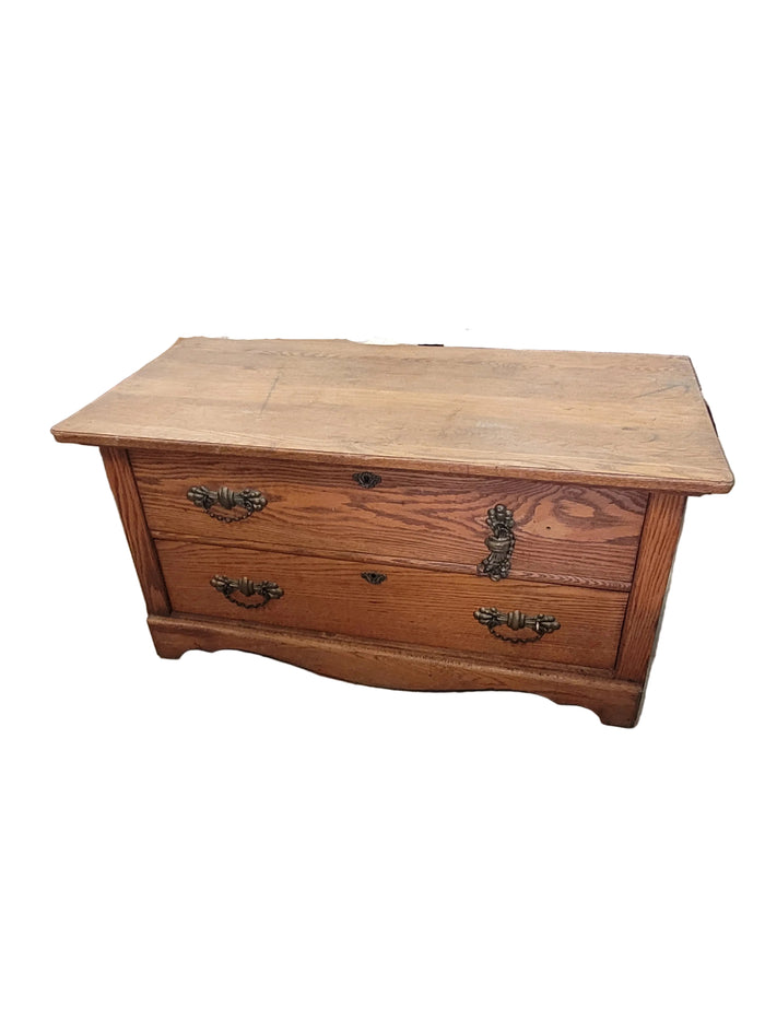 2-Drawer Traditional Oak Nightstand