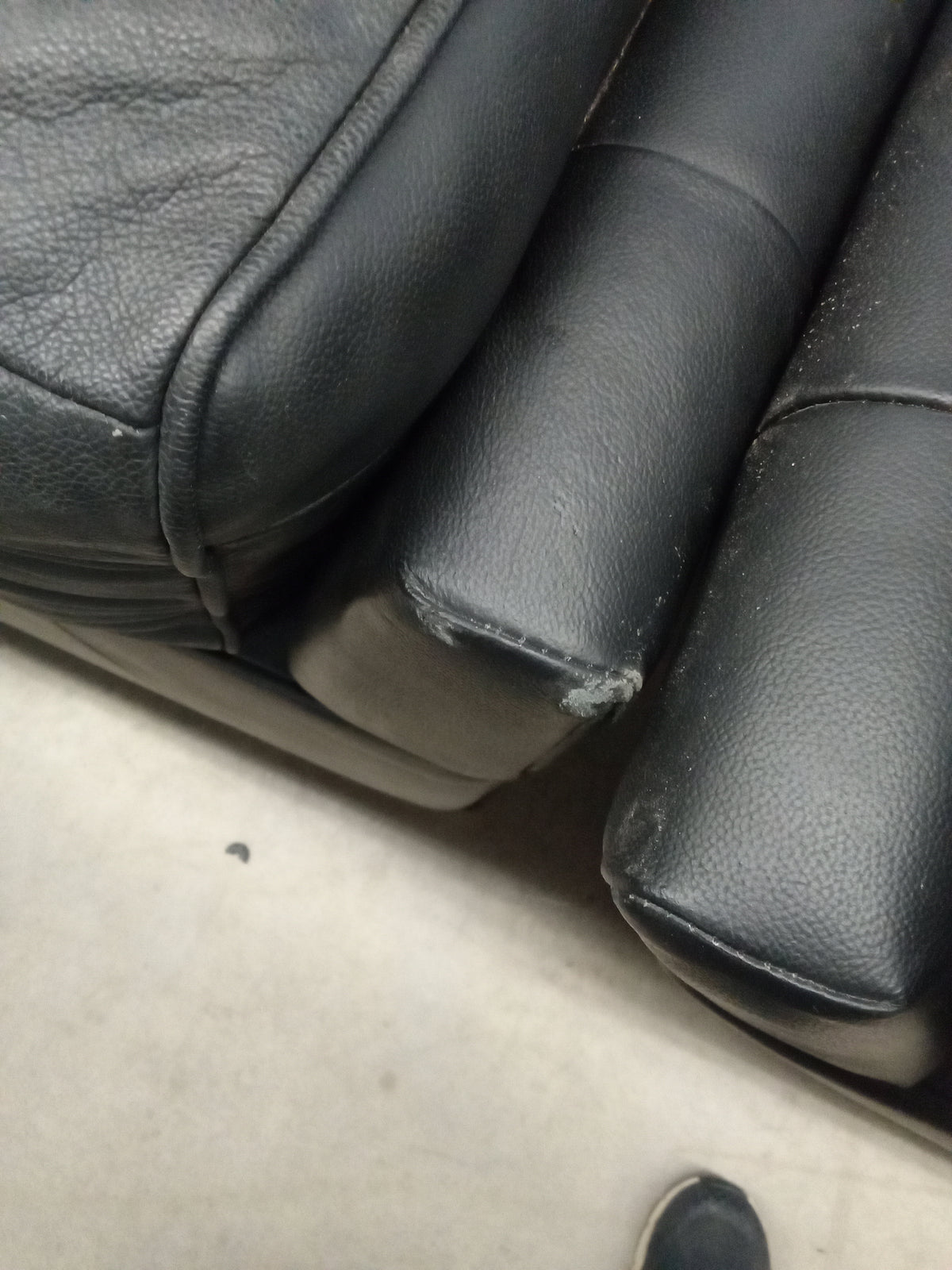 78"W Black Leather Love Seat