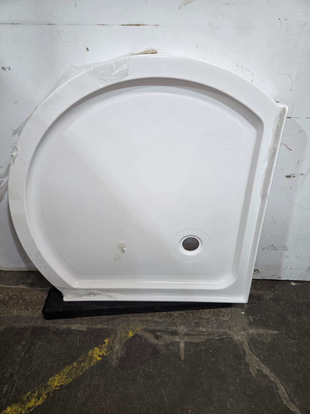White Quadrant-Shaped Shower Base