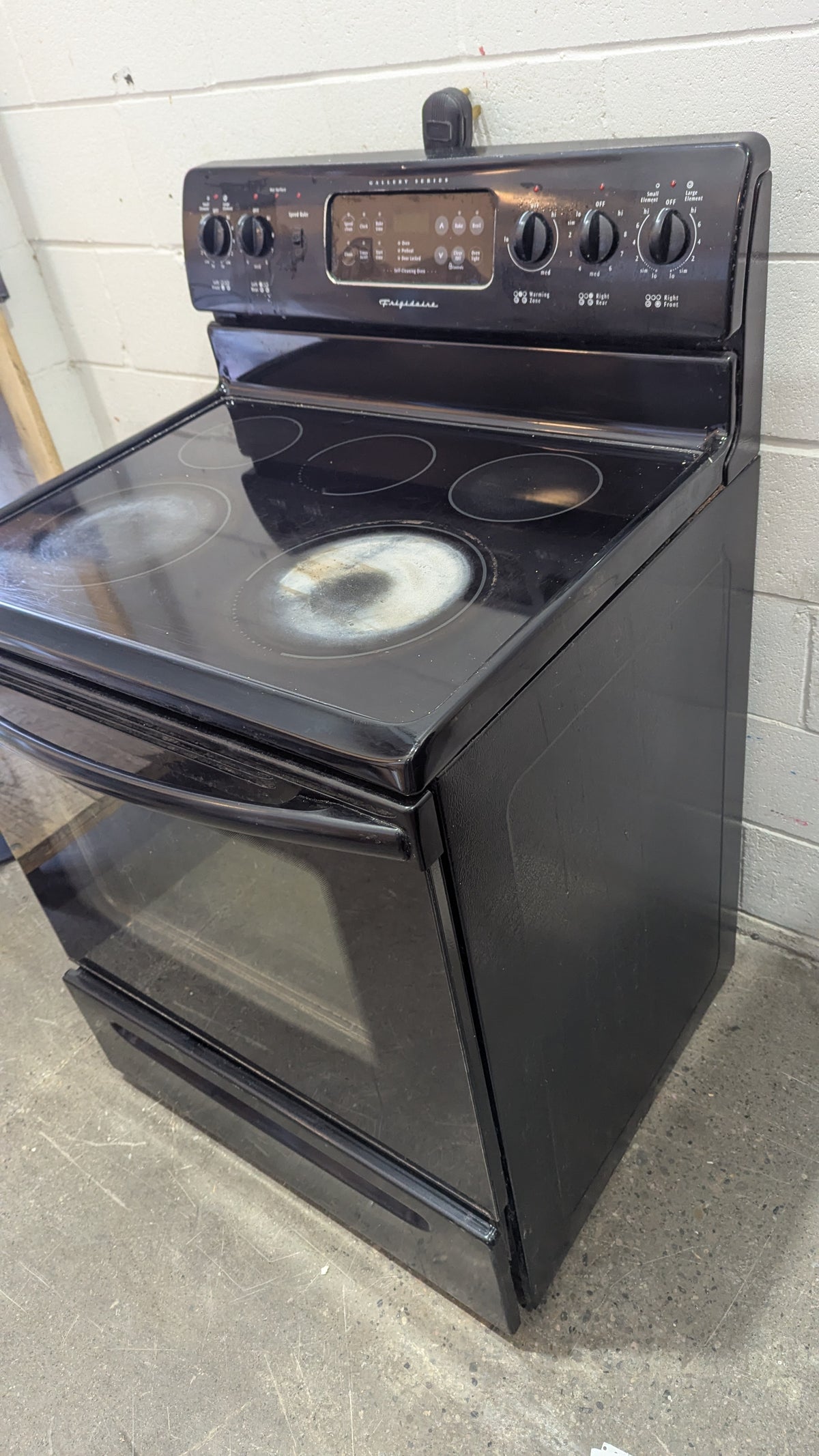 30"W Frigidaire Black Electric Stove