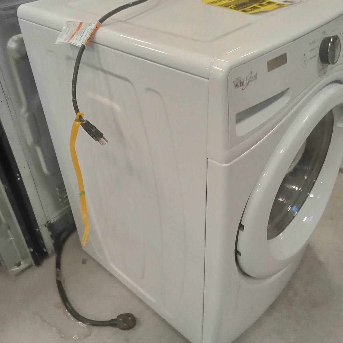 27"W Front Load Washing Machine in While