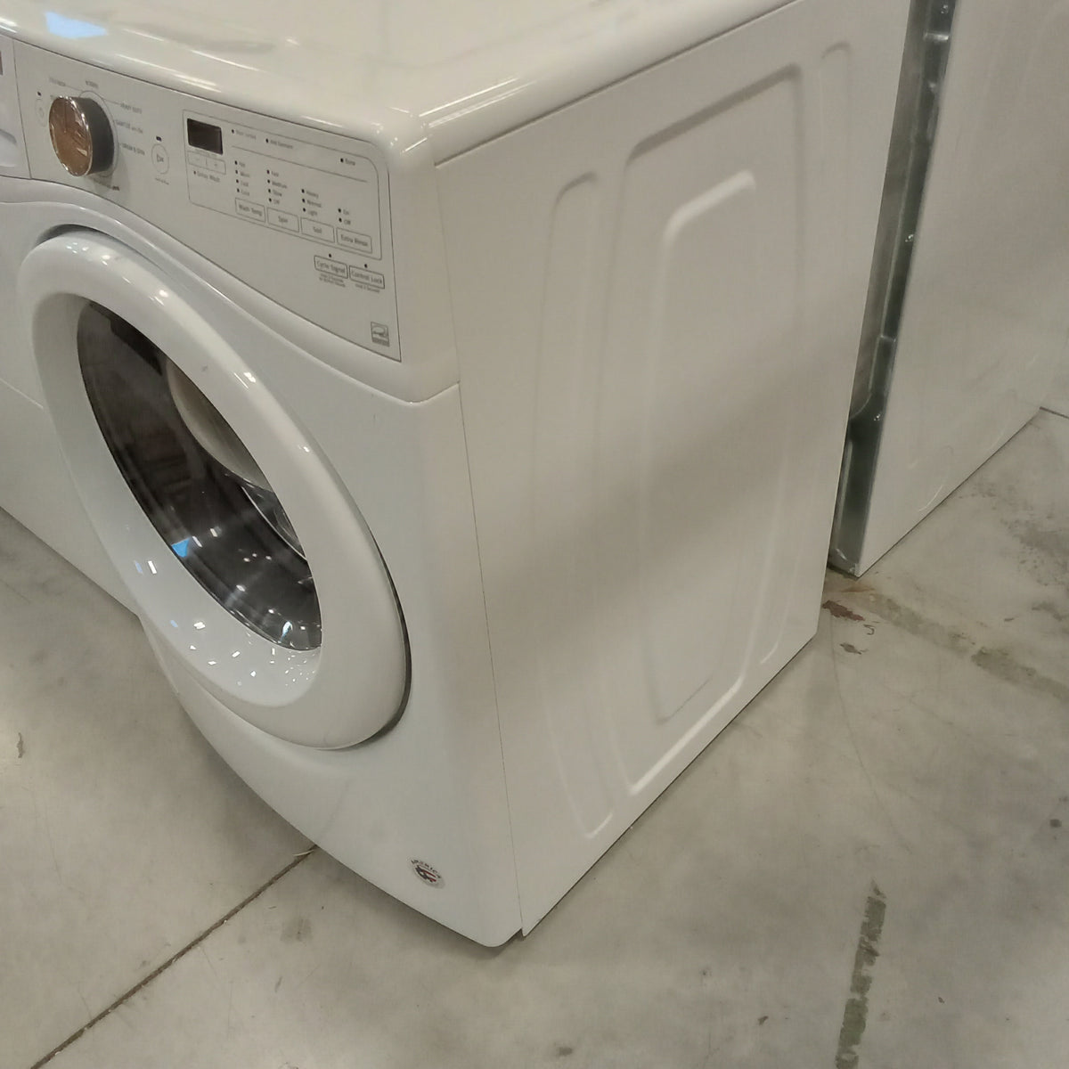 27"W Front Load Washing Machine in White
