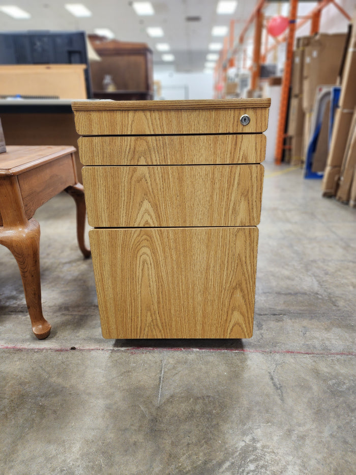 3 Drawer Nightstand w/ Wheels