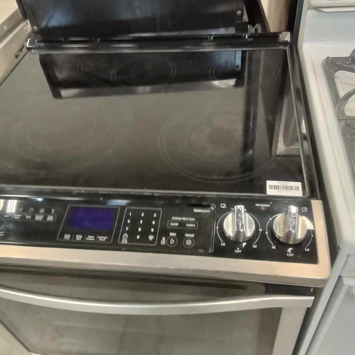 30"W Flat Top Electric Stove in Black