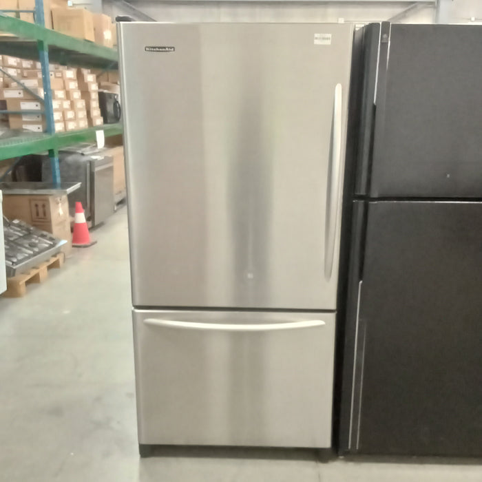 33"W Fridge Freezer in Stainless Steel