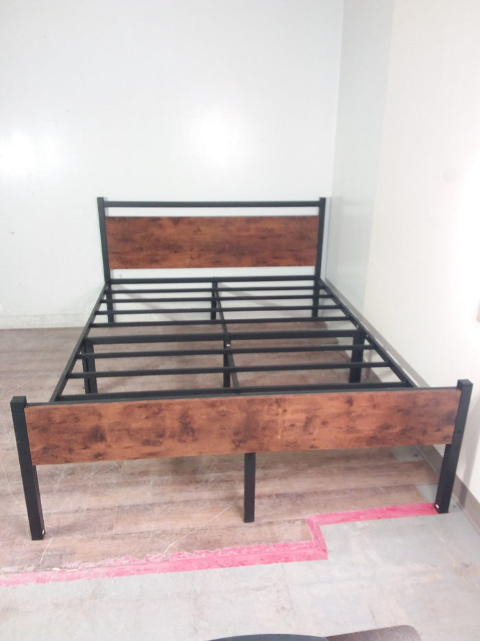 Black Metal & Brown Wood Queen Size Bed