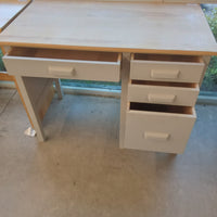 39"W Single Pedestal Desk