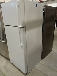 28"W Refrigerator In White