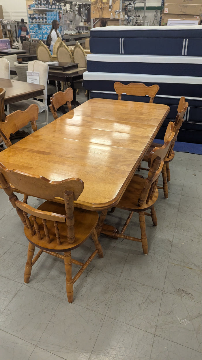 58"W Maple dining table w/ 6 Chairs