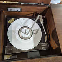 Vintage Zenith stereophonic high fidelity phonograph with AM- stereo FM tuner model c950-2