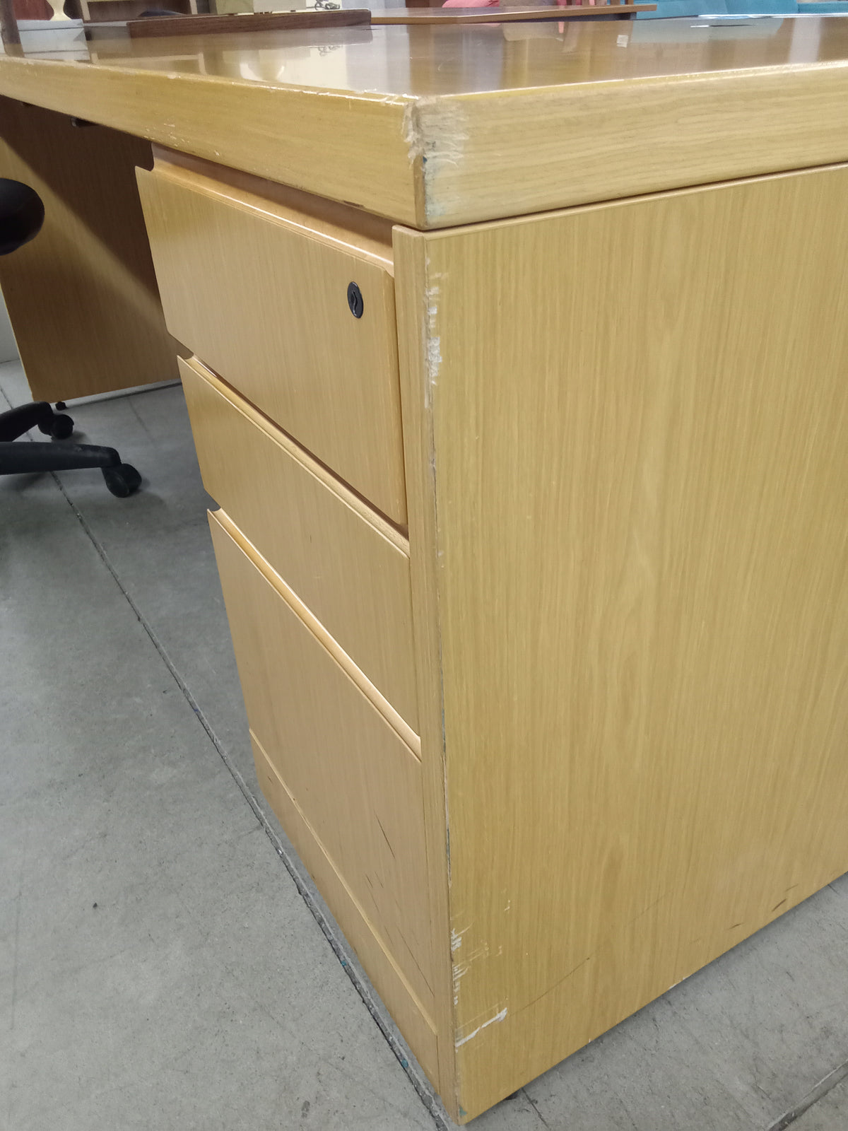 72"W Single Pedestal Desk