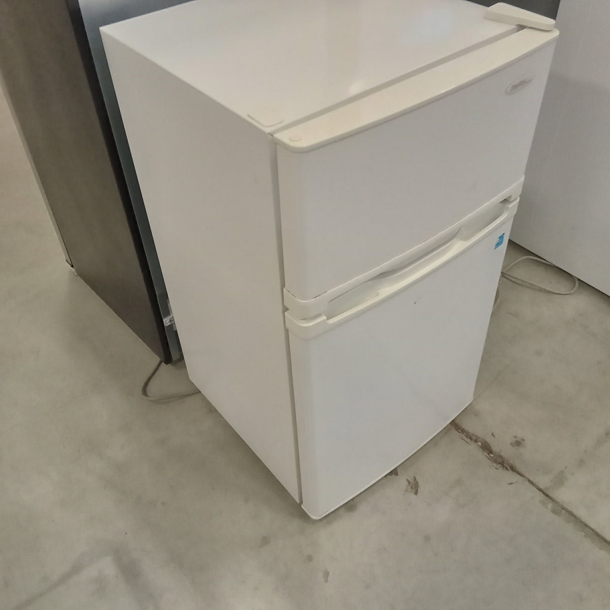 19"W Mini Fridge Freezer in White