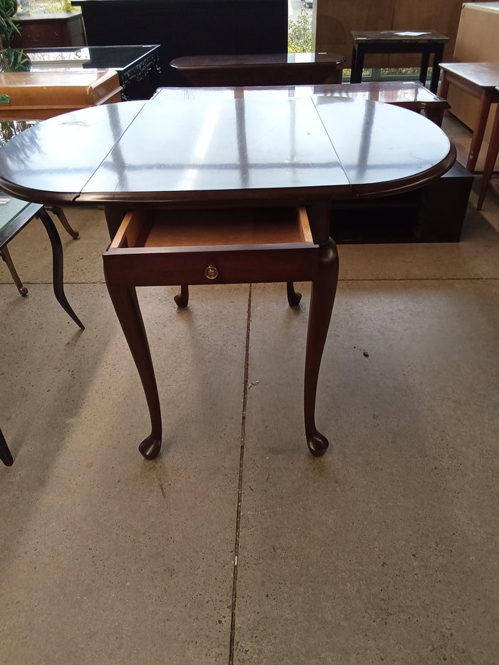 18.5"W Drop Leaf Side Table