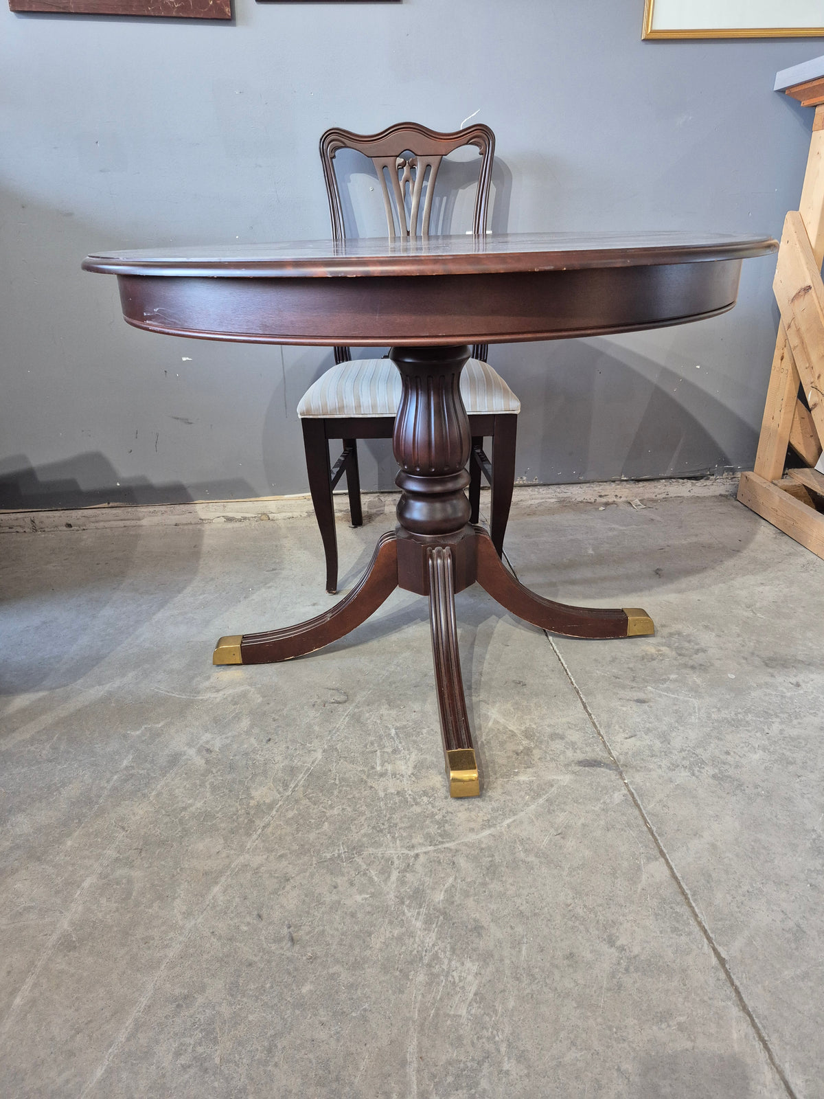 42"Round Dining Set with 4 Chairs