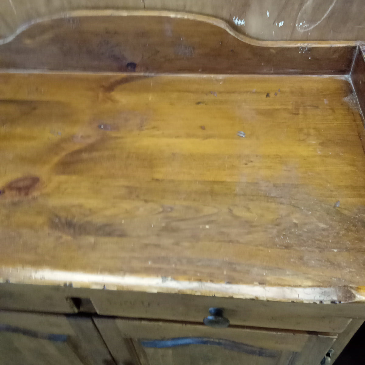 37"W Dry Sink Cabinet in Distressed Pine