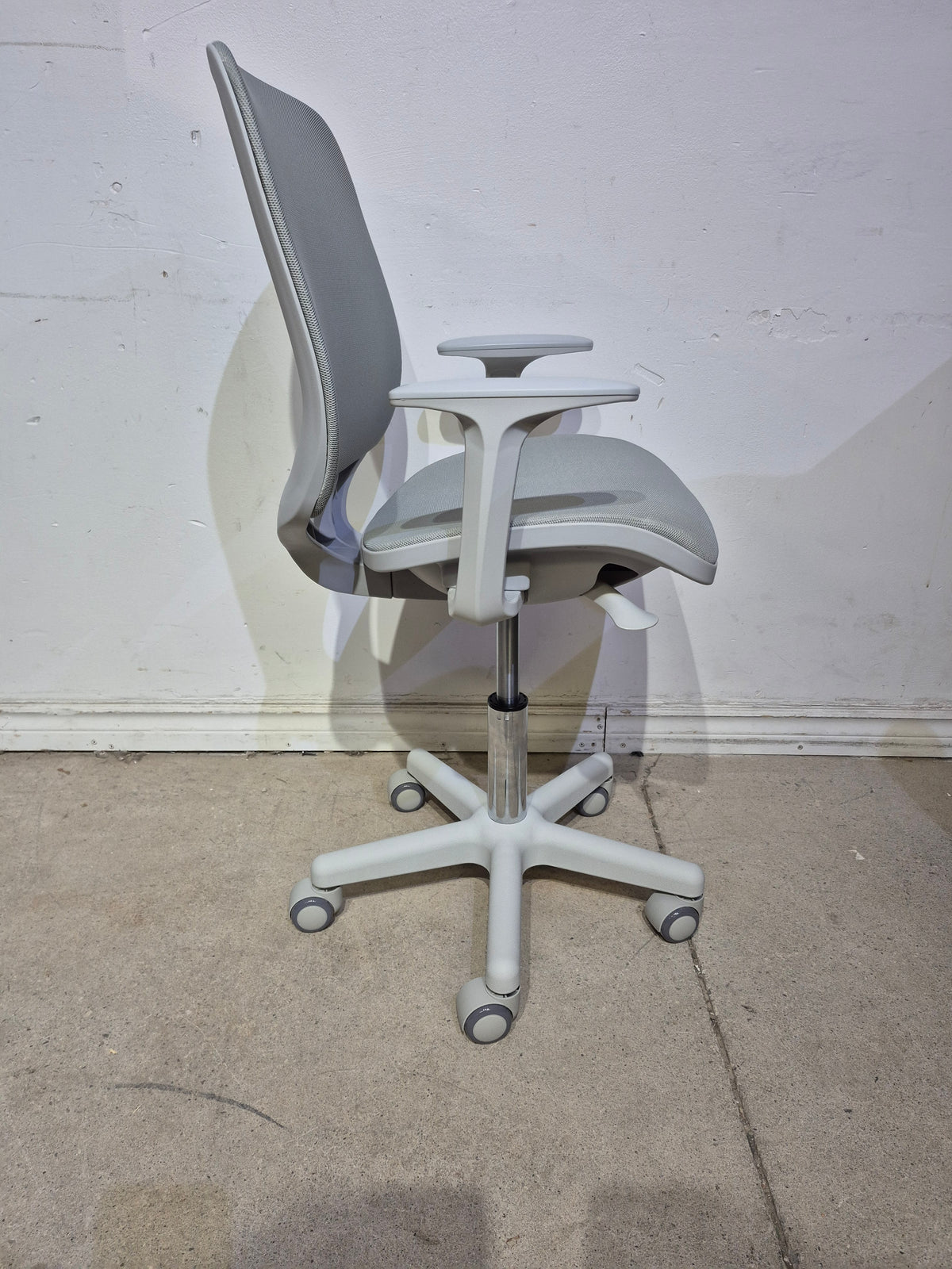 Vinsetto Office Chair -  Mesh Back -  Swivel Castors -