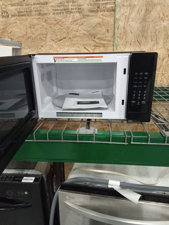 20"W 1.1Cu Ft Countertop Microwave in Black