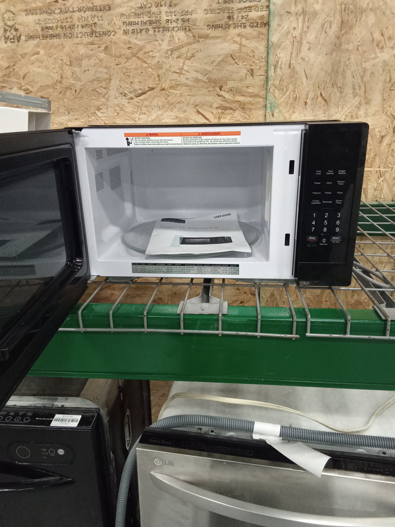 20"W 1.1Cu Ft Countertop Microwave in Black