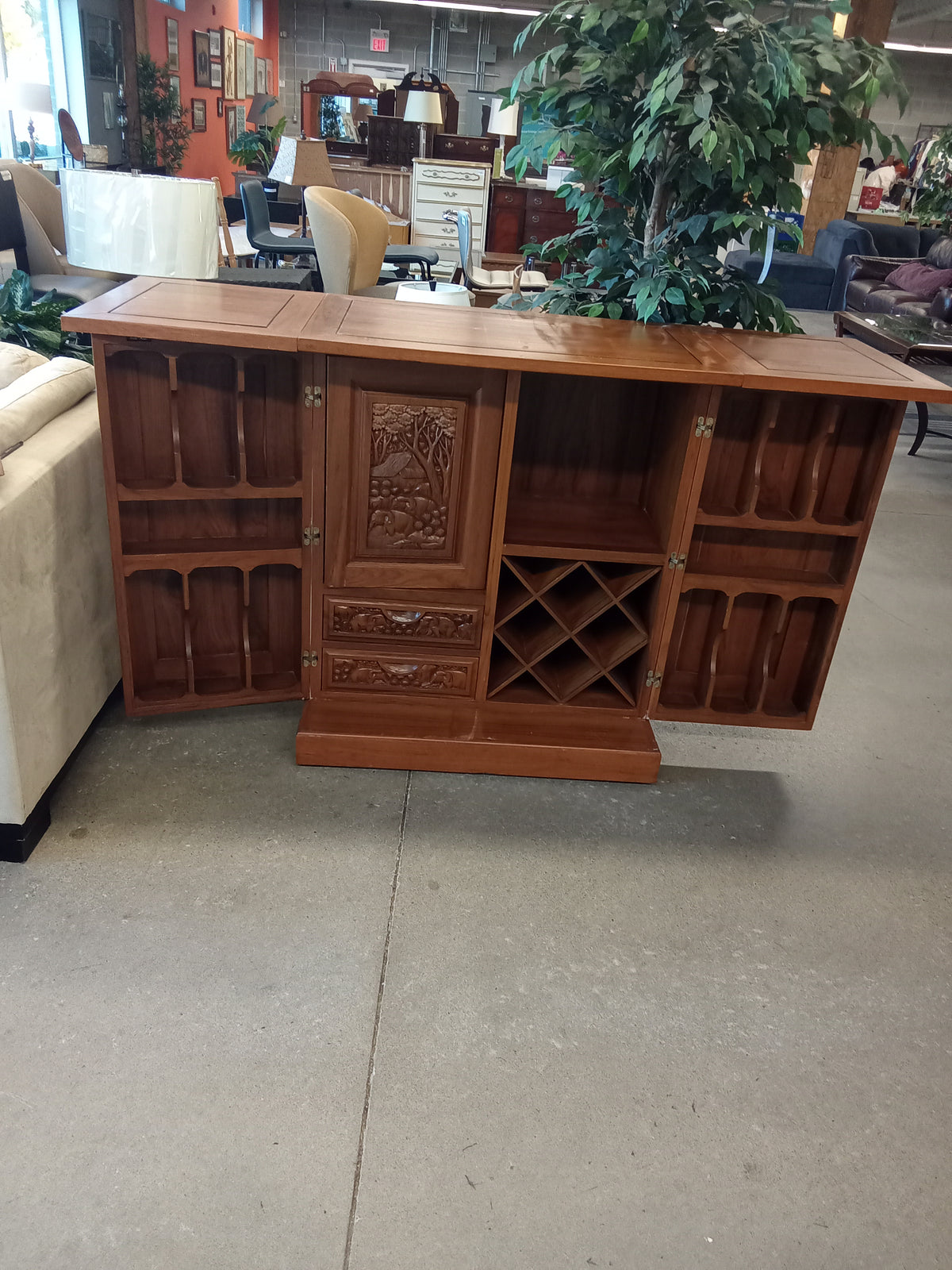 Beautiful Hand-Craved Wooden Wine Bar Cabinet