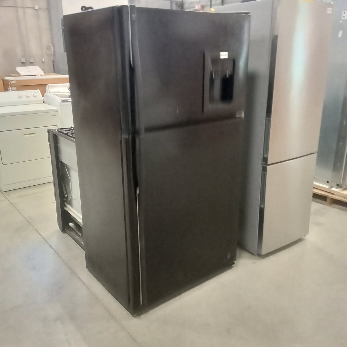 36"W Fridge Freezer with Water Dispenser in Black