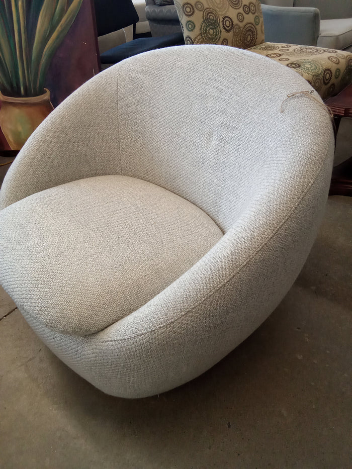 37"W Armchair in Cream Fabric
