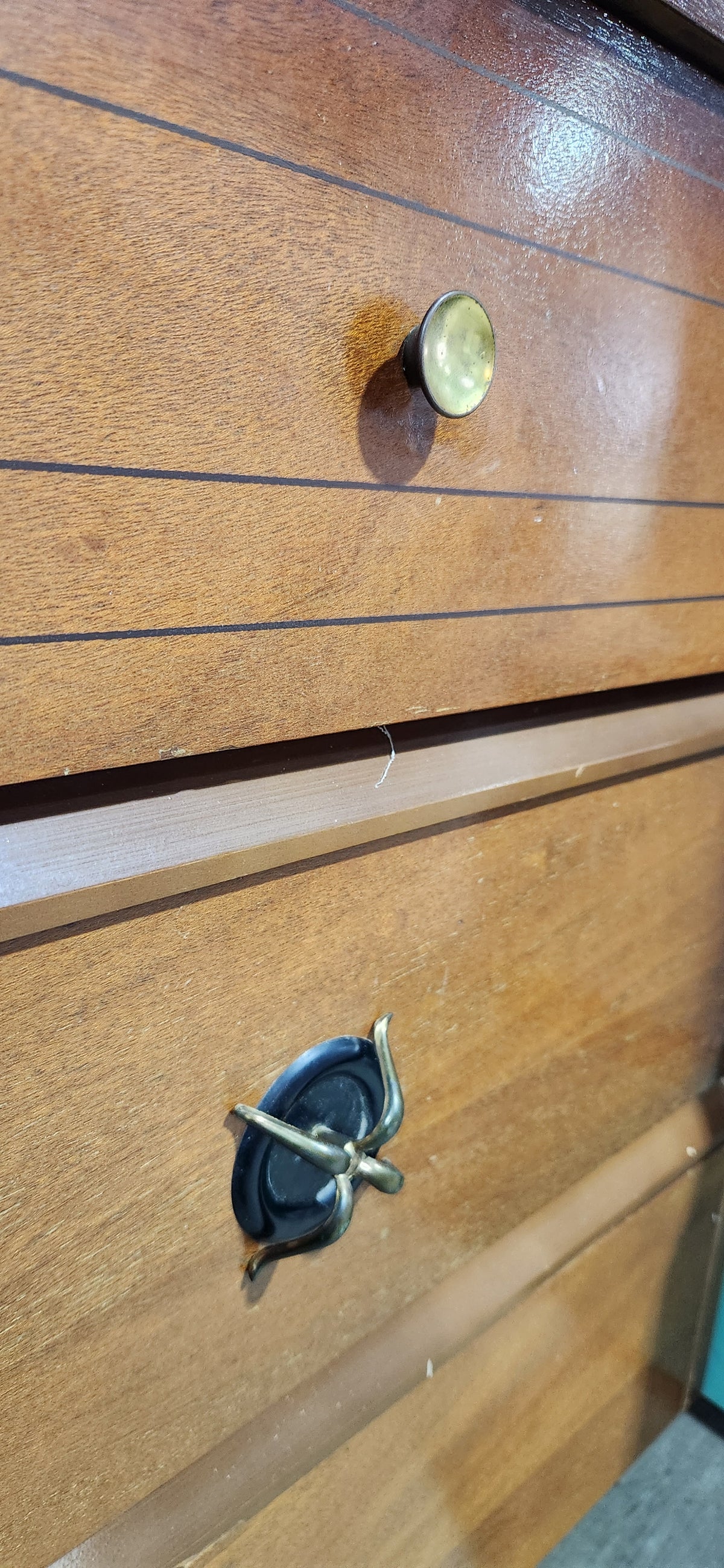 Viscool Vintage Dresser