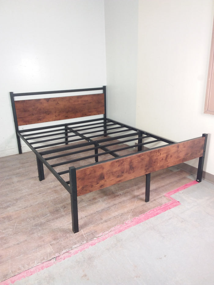 Black Metal & Brown Wood Queen Size Bed