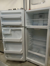 28"W Refrigerator In White