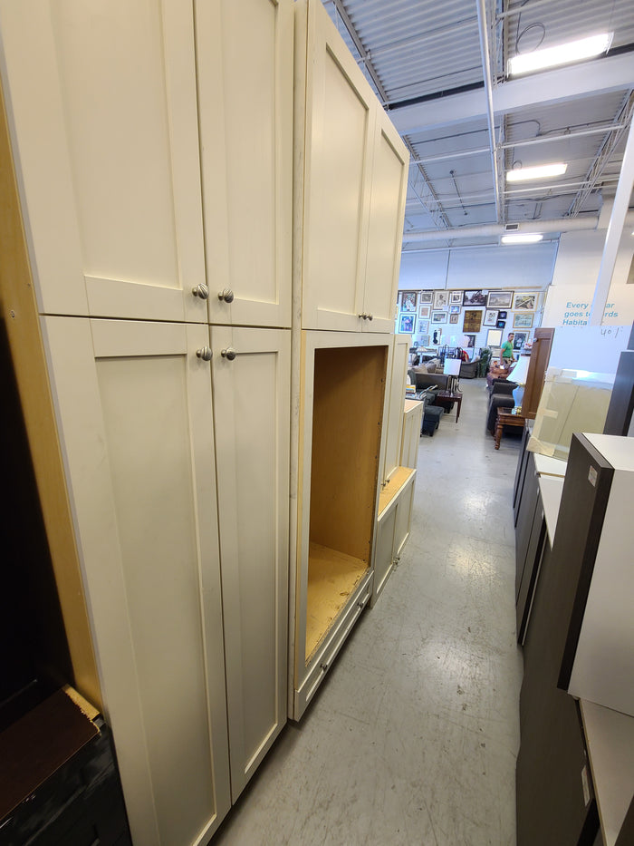 Set of 7 White Kitchen Cabinets
