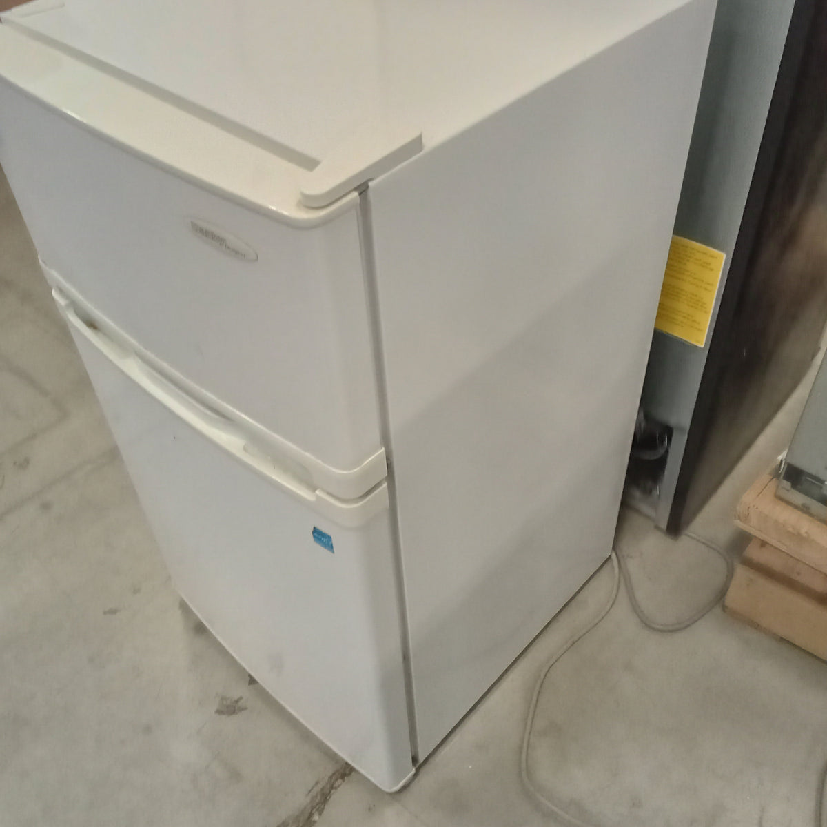 19"W Mini Fridge Freezer in White