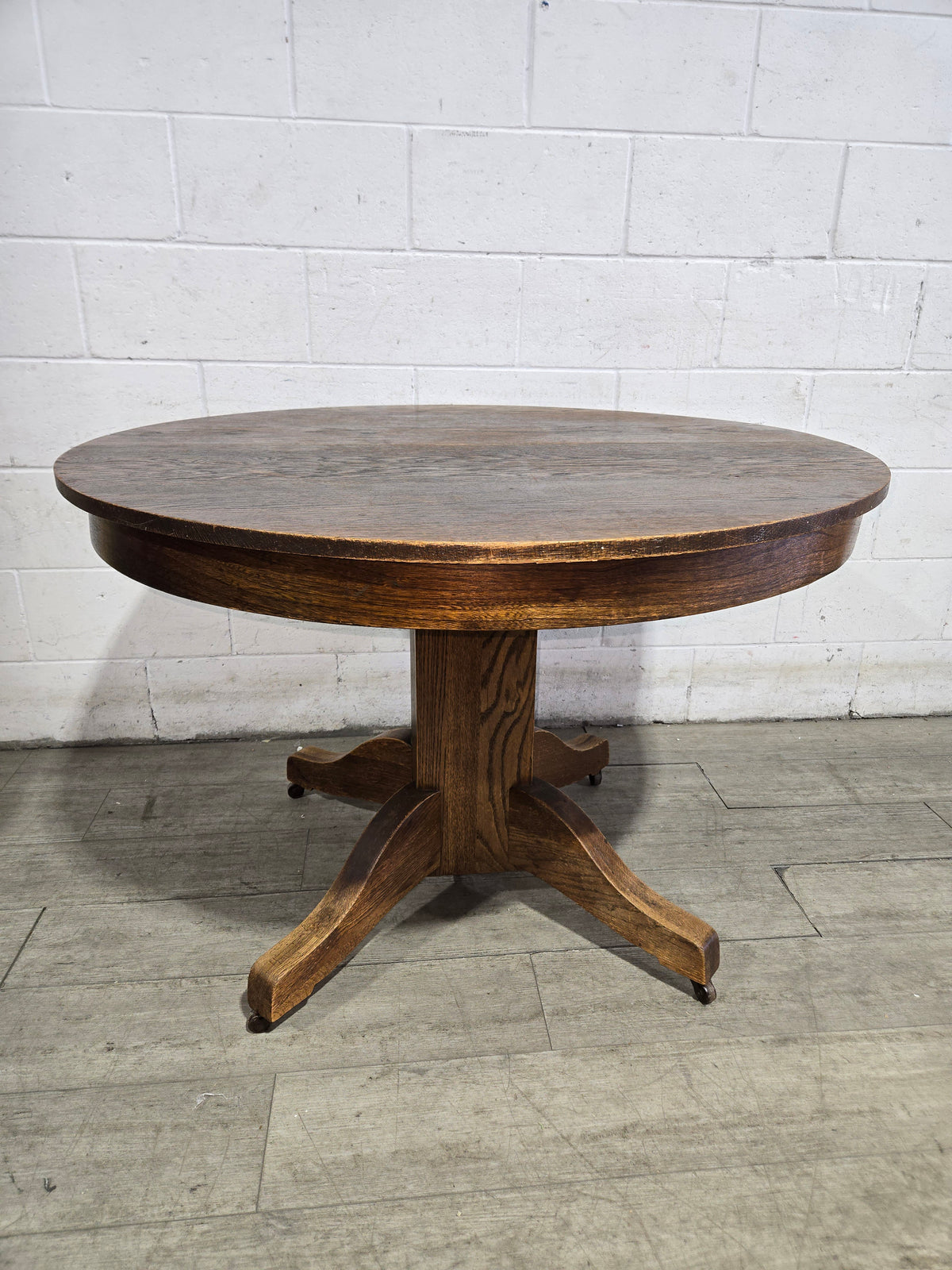 Round Pedestal Dining Table
