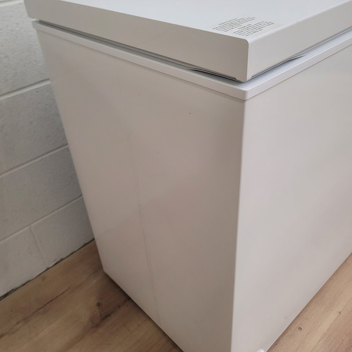 32"W White Chest Freezer - 7Cu Ft Capacity