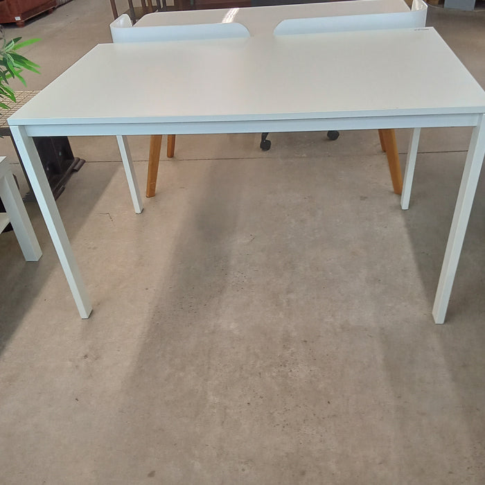 49.5"W Desk in White