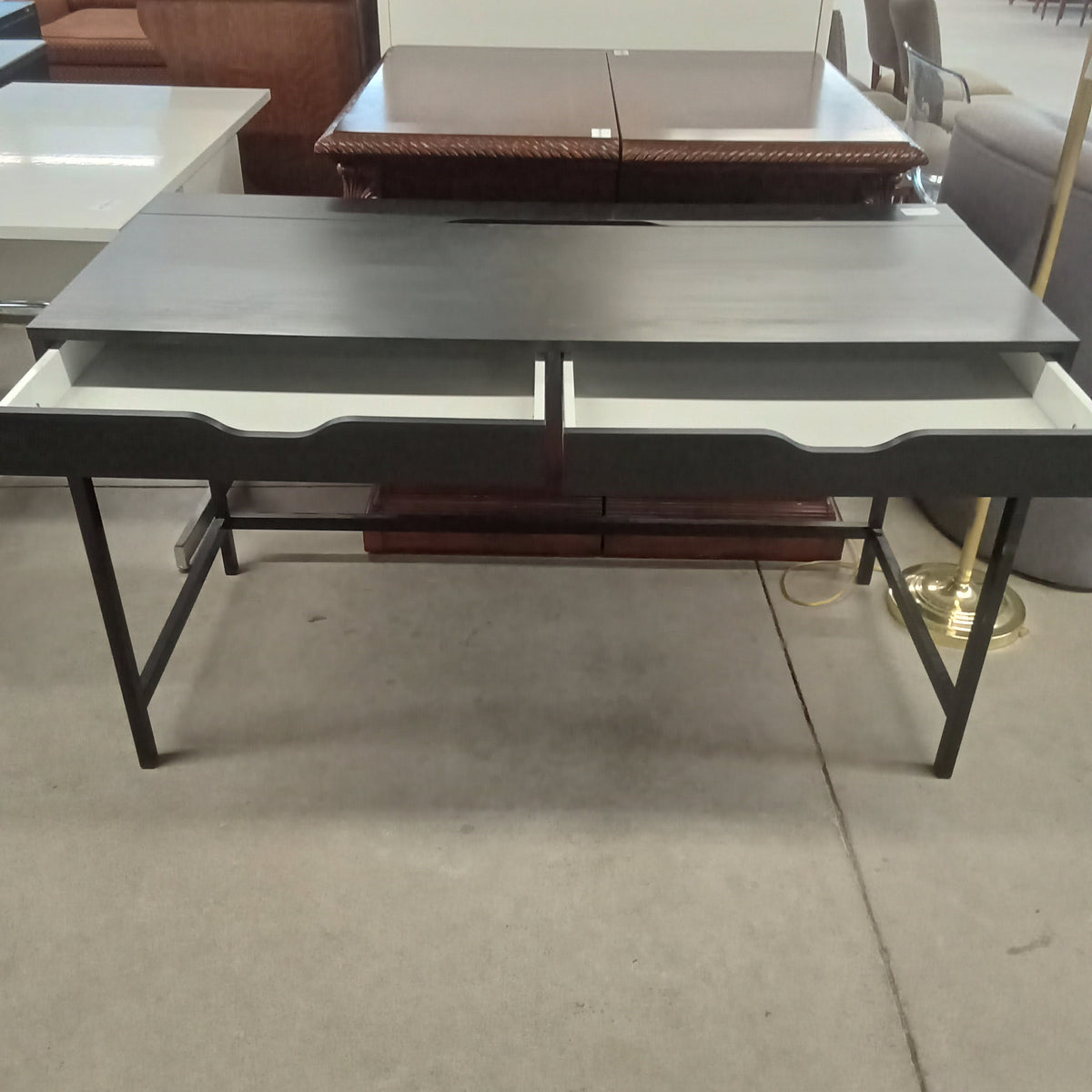 52"W Modern Desk in Black