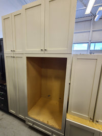 Set of 7 White Kitchen Cabinets