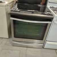 30"W Flat Top Electric Stove in Black