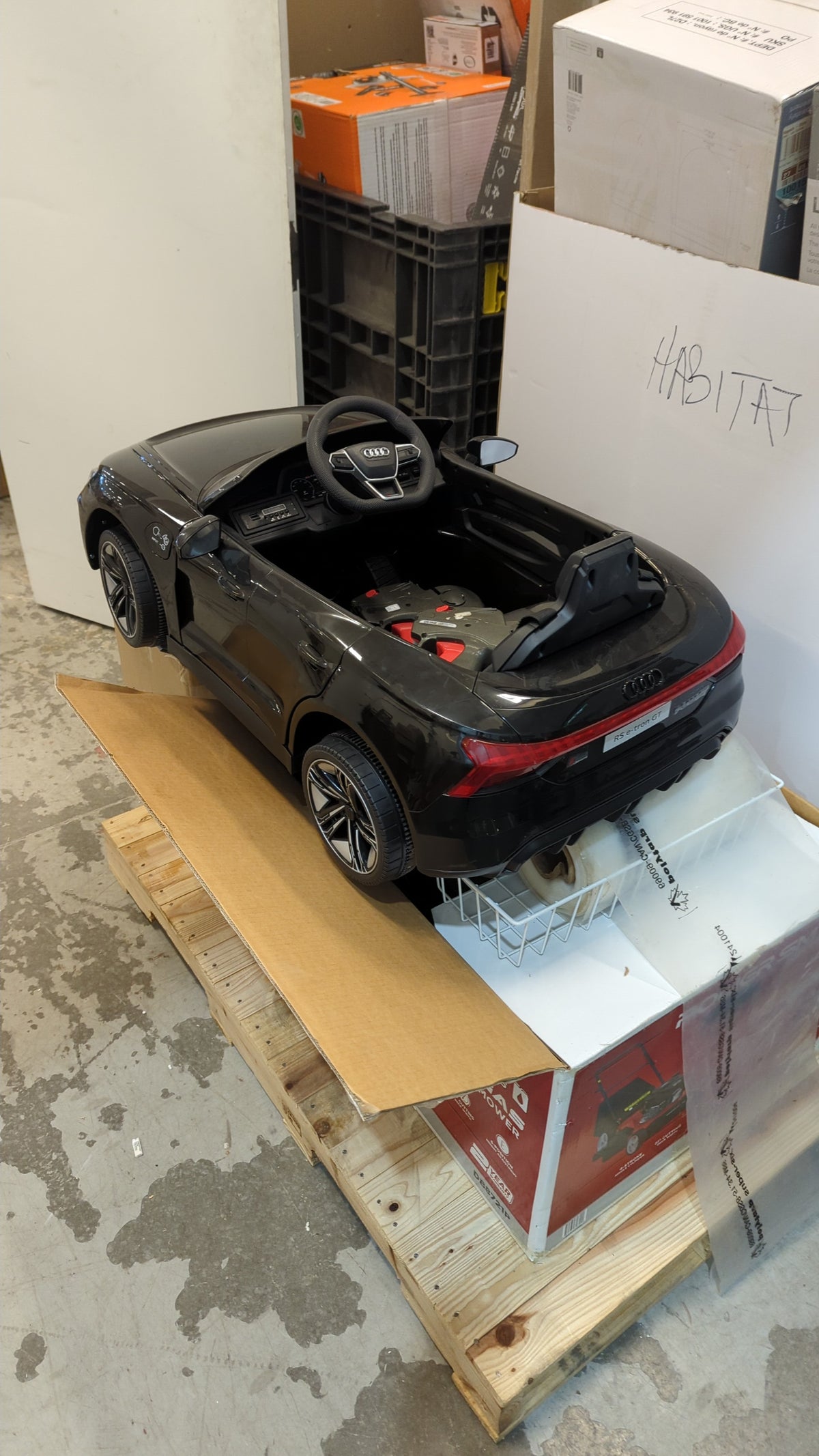 Aosom Kids' Audi RS e-tron GT Ride-On Electric Car w/ Suspension