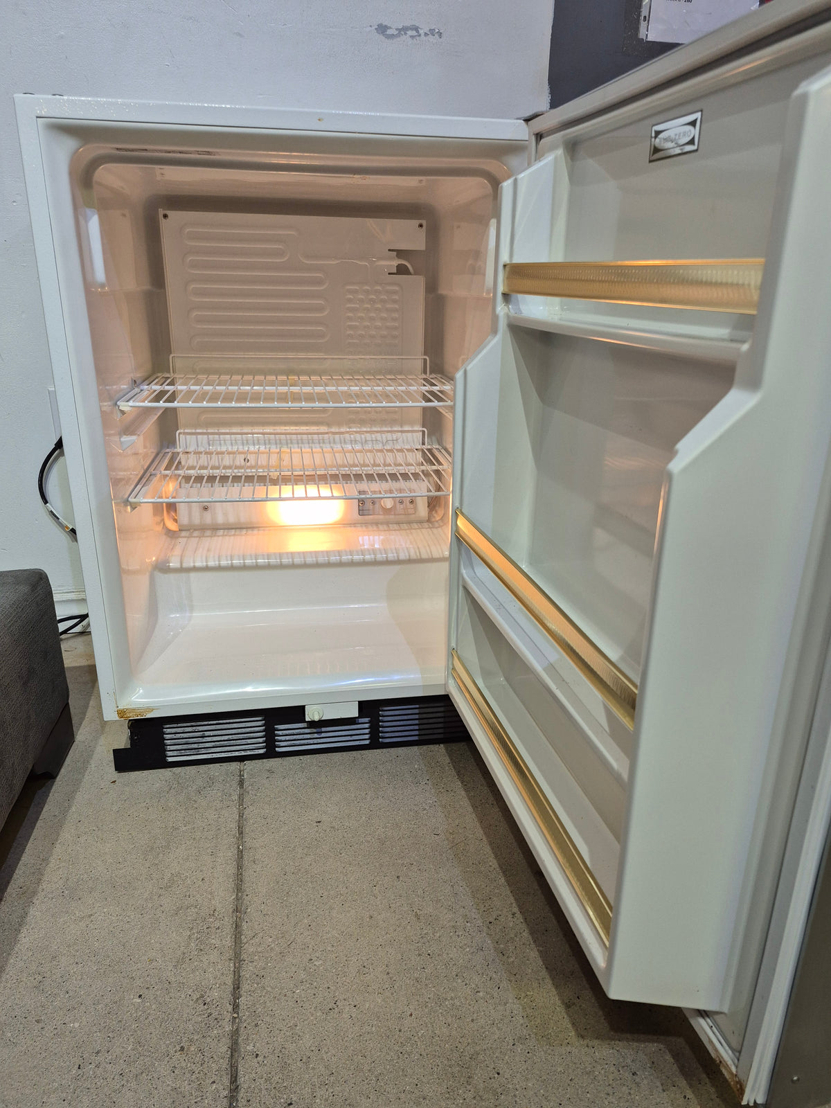 Sub-Zero 24" Under Counter Refrigerator