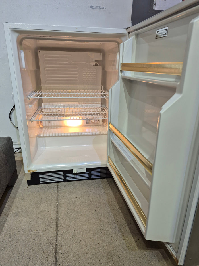 Sub-Zero 24" Under Counter Refrigerator