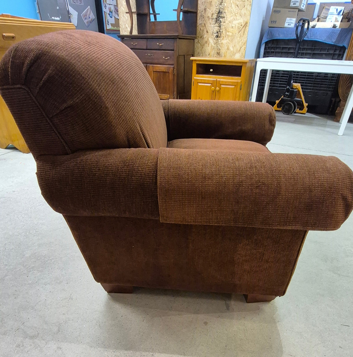 La Z Boy Upholstered Stationary Armchair