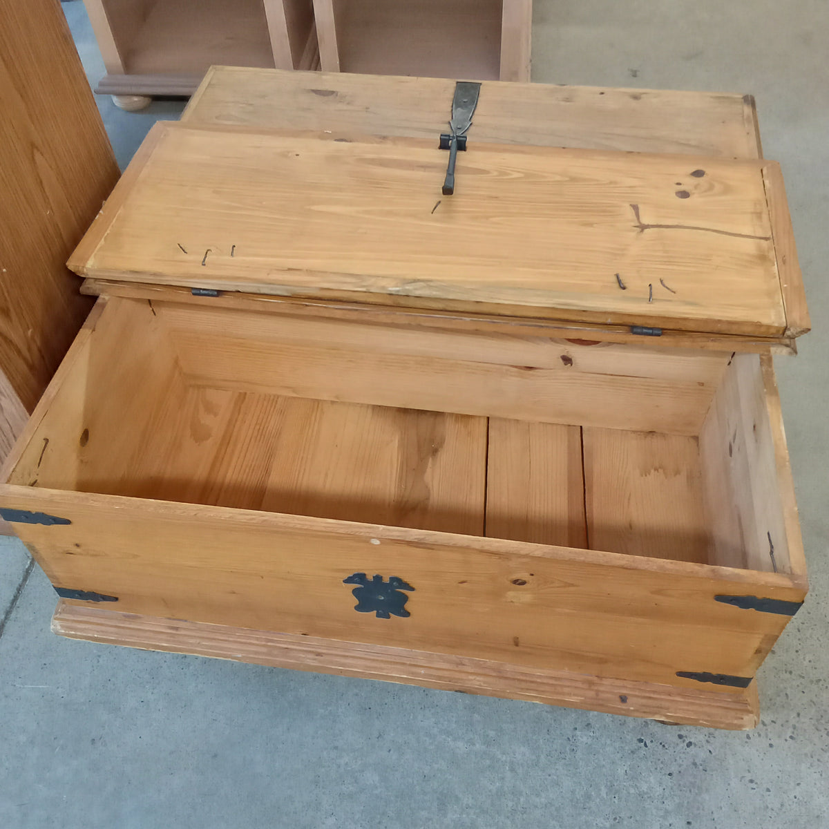 35.5"W Knotty Pine Coffee Table with Storage