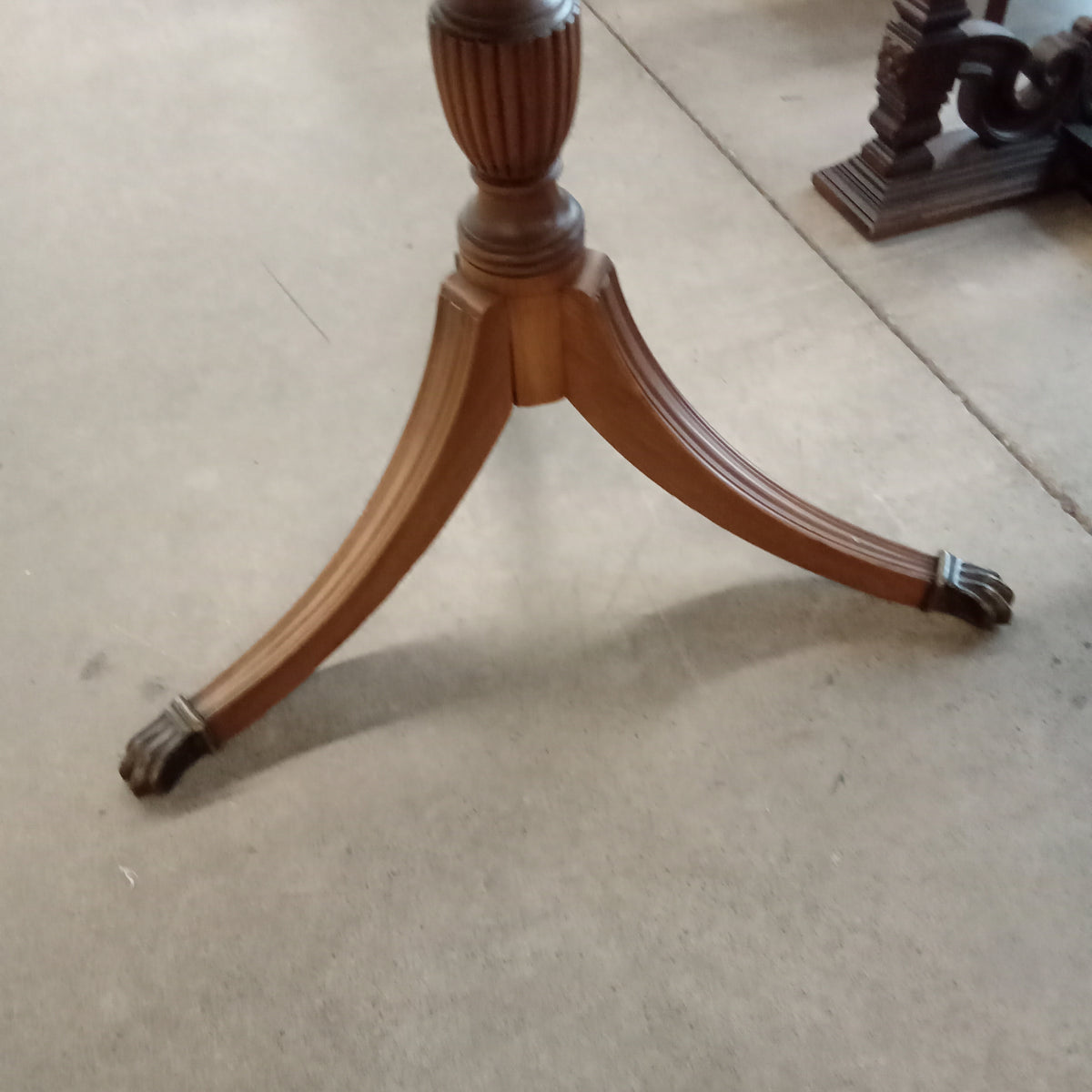 30"Diameter Side Table with Inlaid Leather Top