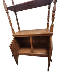 Traditional Bakers Rack Style Hutch