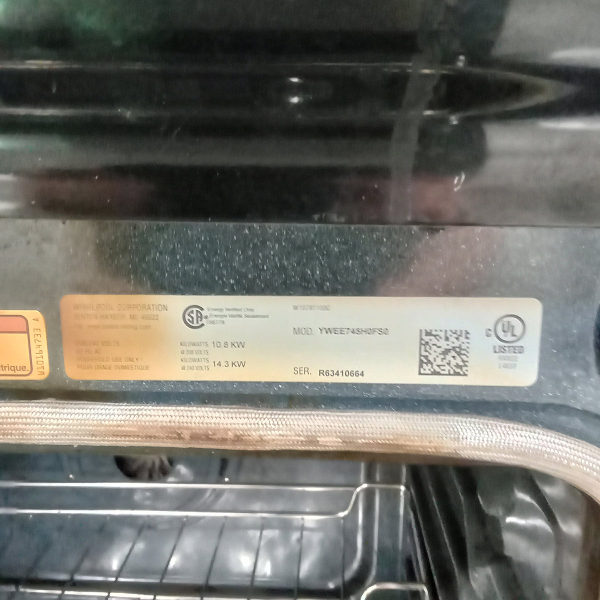 30"W Flat Top Electric Stove in Black