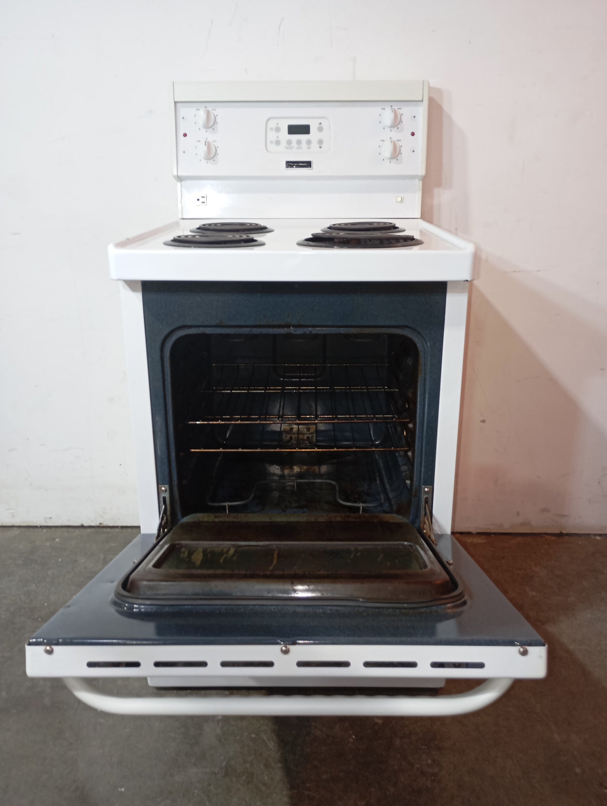 24" Frigidaire Electric Stove