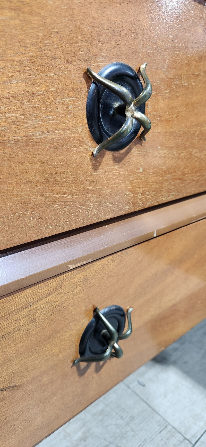 Viscool Vintage Dresser