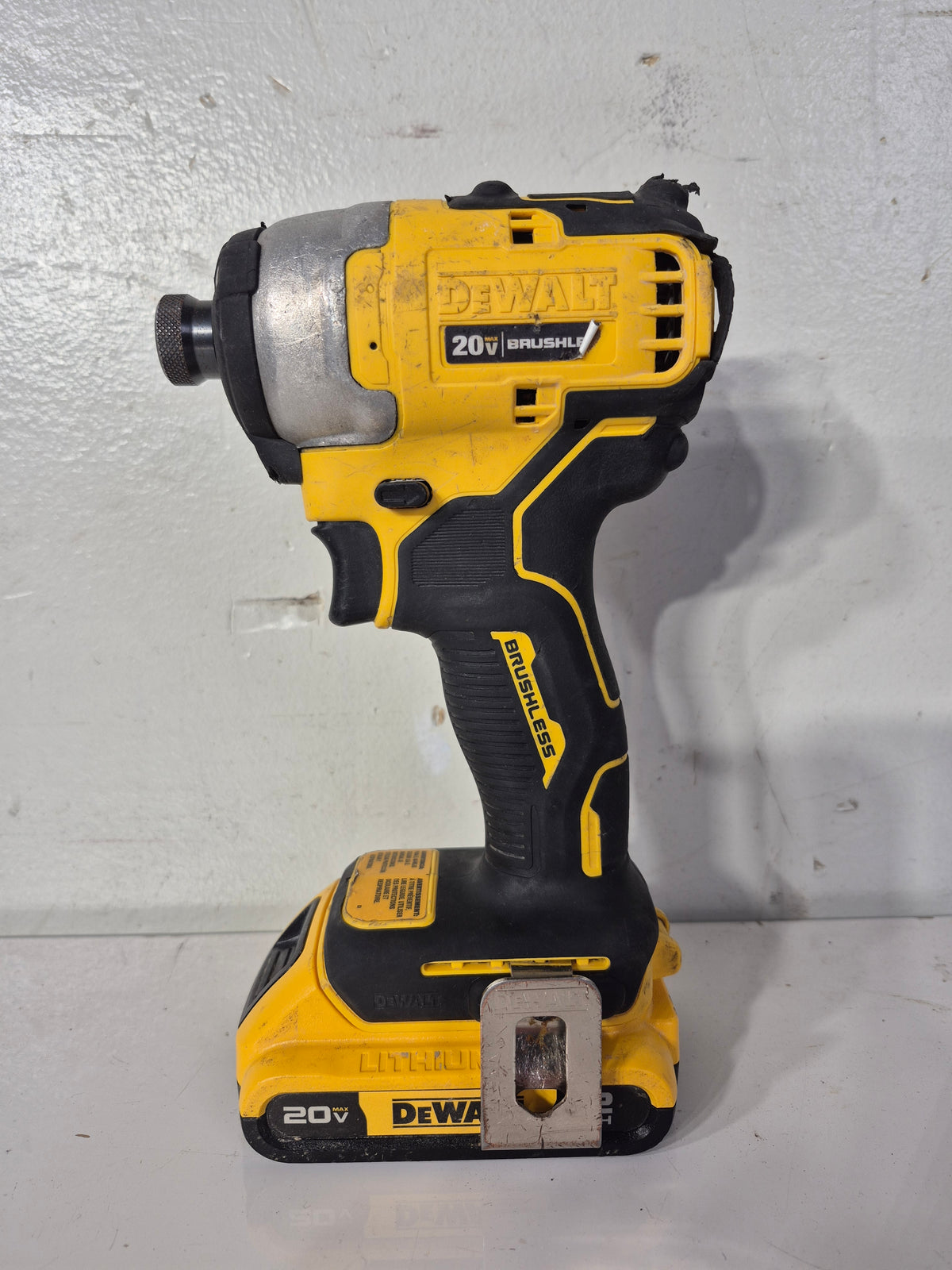 DEWALT 20V Max Atomic Impact Driver w/Battery