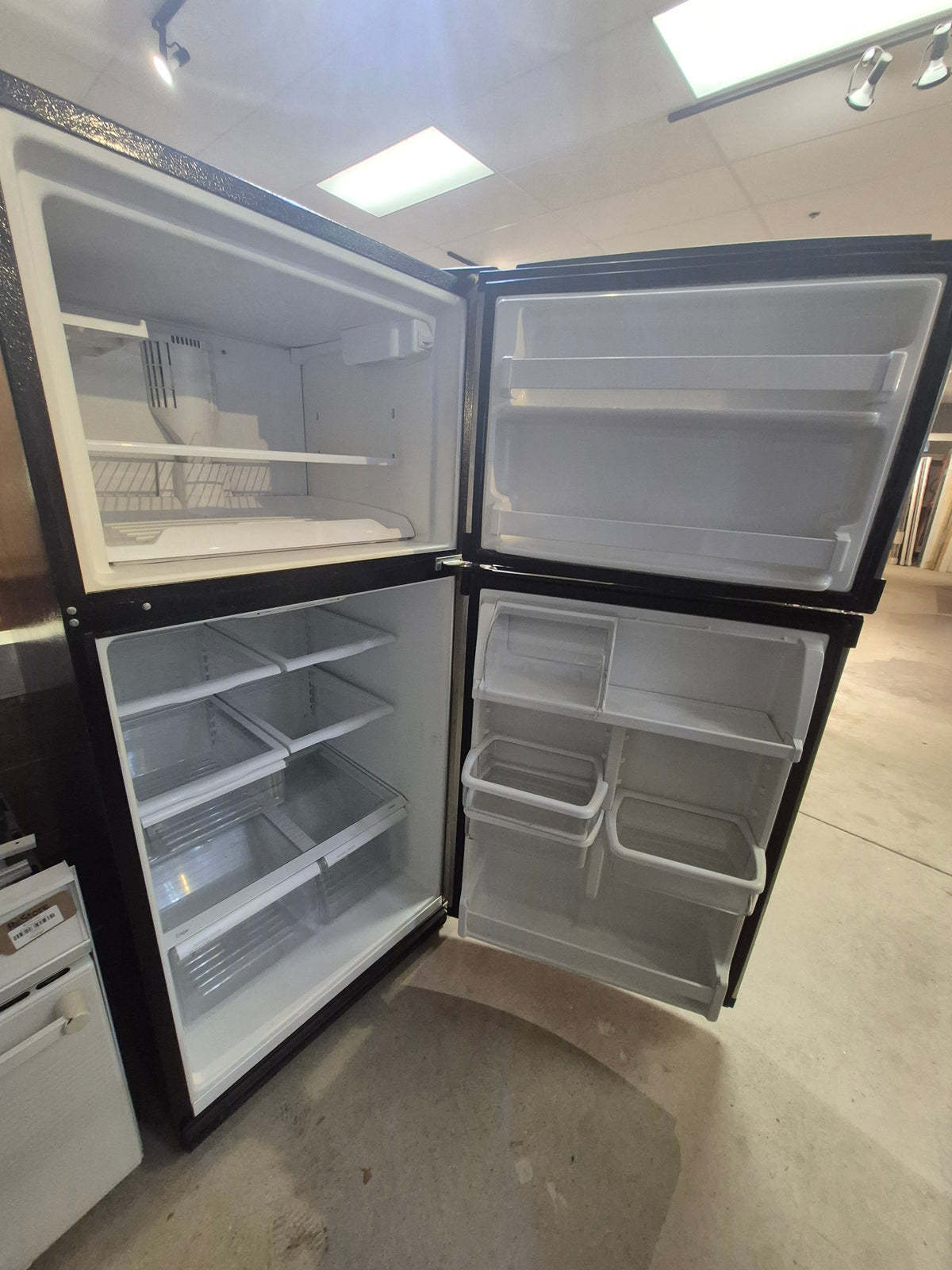 Whirlpool 30" Refrigerator - Top Freezer
