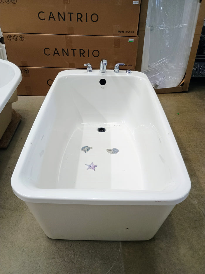 MAAX 63"Bathtub with Taps
