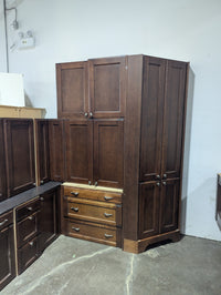 Traditional Style Medium Brown Full Kitchen